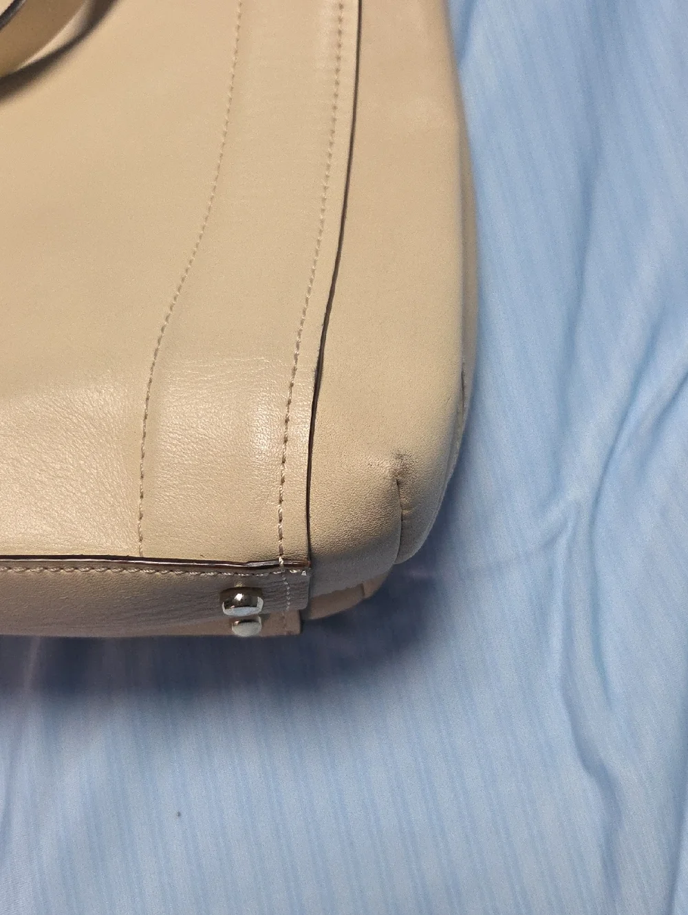 Kate Spade Ivory Bradshaw Bow Bag with Gold Accents Excellent Condition